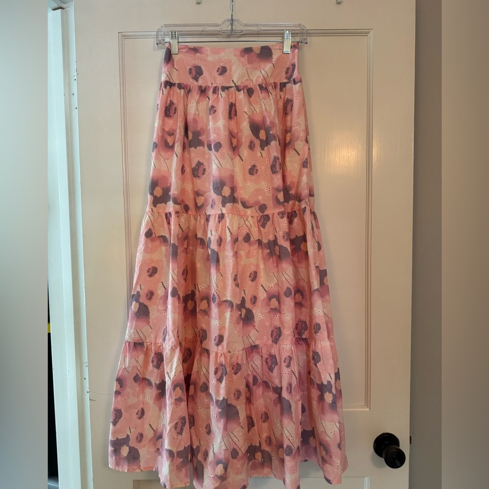 NWT Storia Floral Print Tiered Eyelet Maxi Skirt, size small, elastic waistband